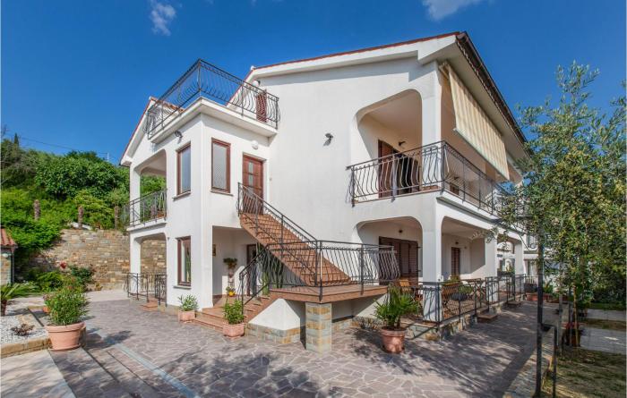 1 Bedroom Amazing Apartment In Secovlje