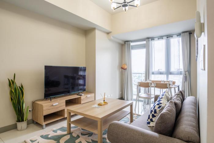 2BR 2TB Uptown Parksuites BGC Balcony,fast WiFi,Washer