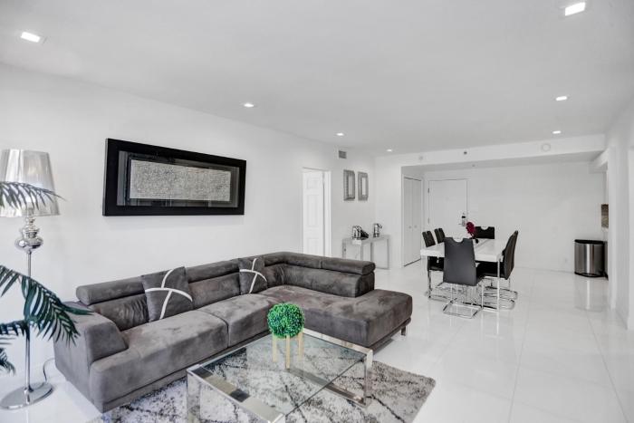 2BR 2BA condo with beach service 1616