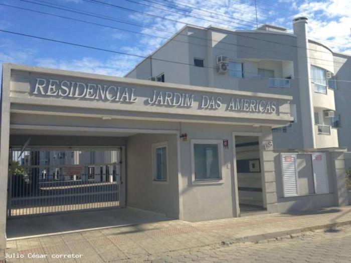 Apartamento em Bombas