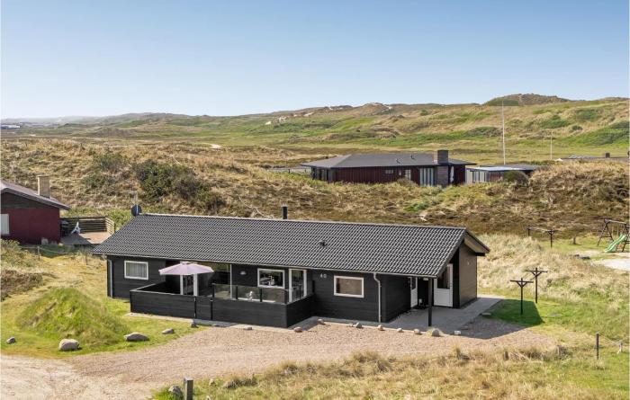 Three-Bedroom Holiday Home In Hvide Sande