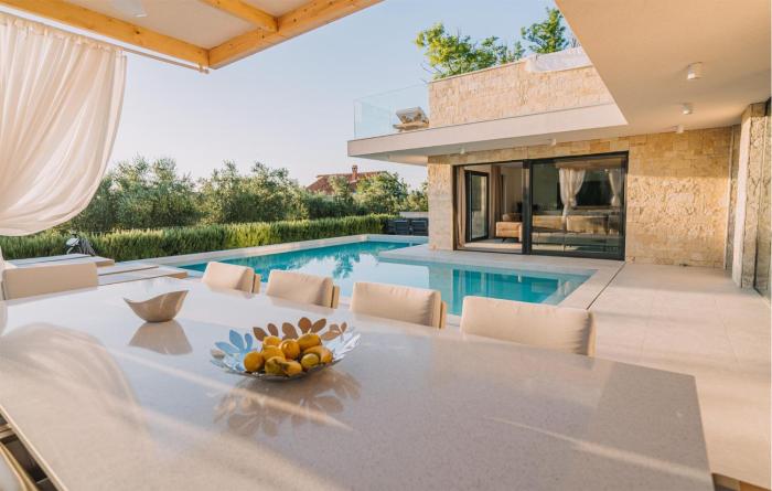 Stunning Home In Privlaka With Sauna