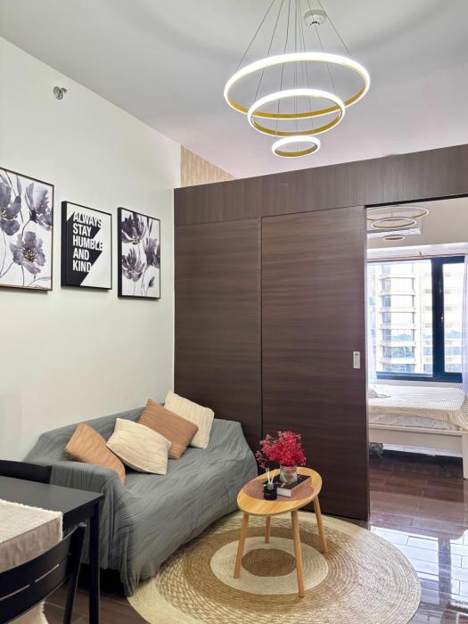 R7 Premier Suites - 1 bedroom in Air Residences