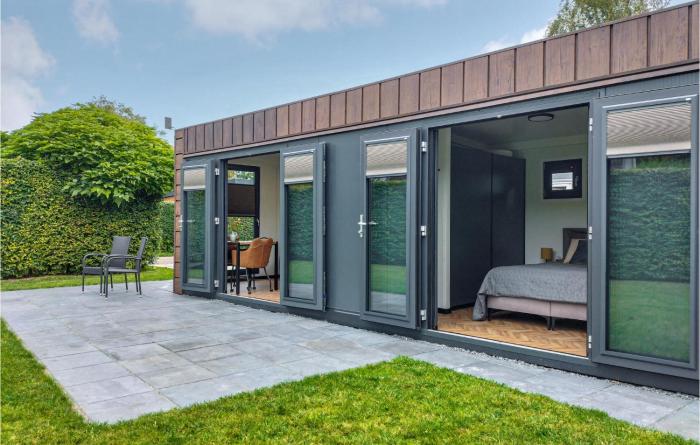 1 Bedroom Stunning Home In Heinkenszand