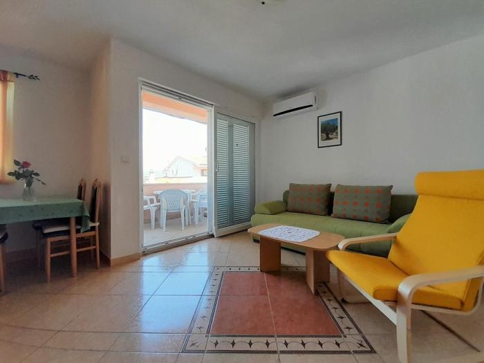 Apartment Tihana with a Partial Sea View