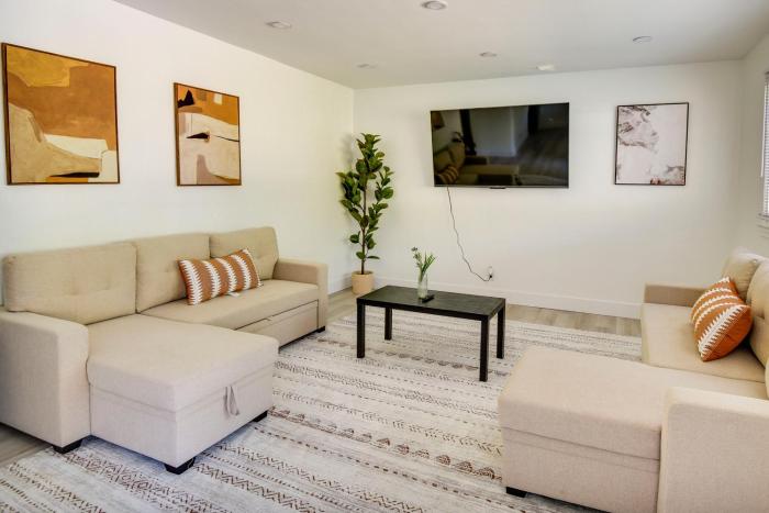 Pet-Friendly Norfolk Retreat about 7 Mi to Beach!