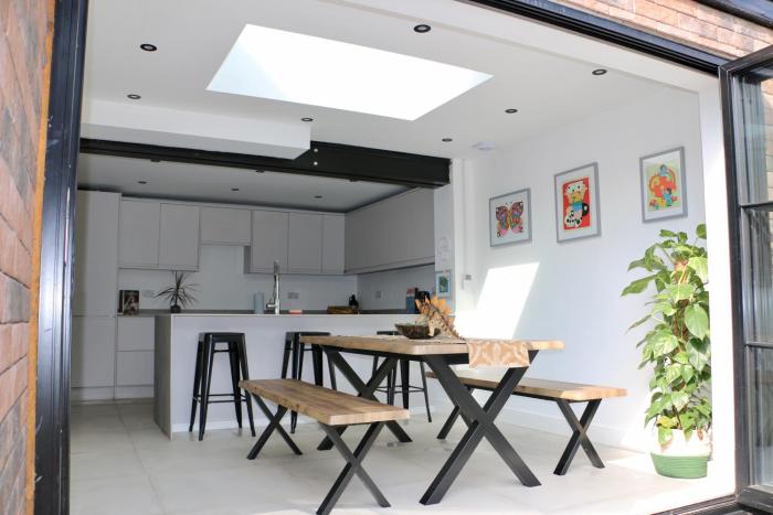 Magpie House BHX NEC HS2 free parking 4 bedrooms