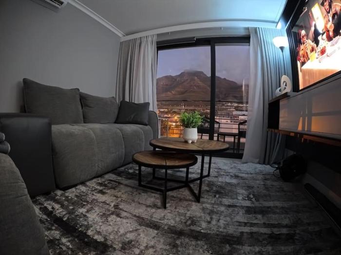 Luxury with Table Mountain View