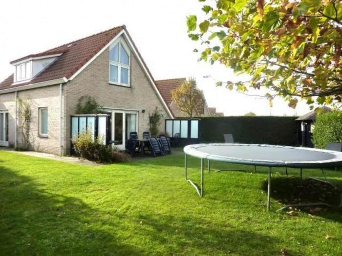 Bungalow in Breskens near Beach & Lighthouse