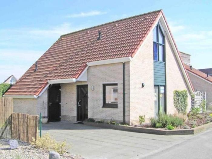 Lovely bungalow with garden