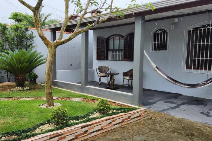 Casa ampla com Piscina e Churrasqueira a 5min da praia