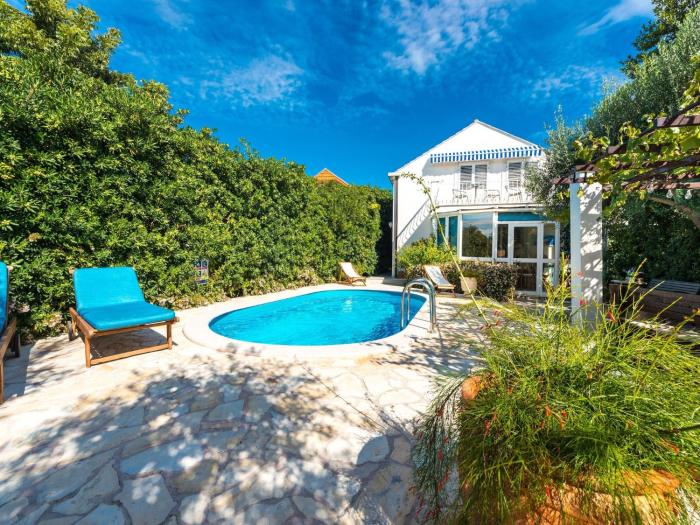 Villa Piano - Four Bedroom Villa with Terrace and Swimming Pool