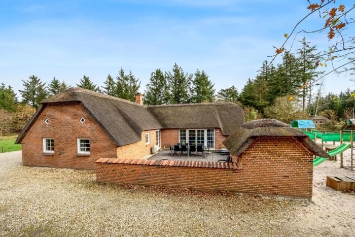 14 Person Nice Pool House - 2001