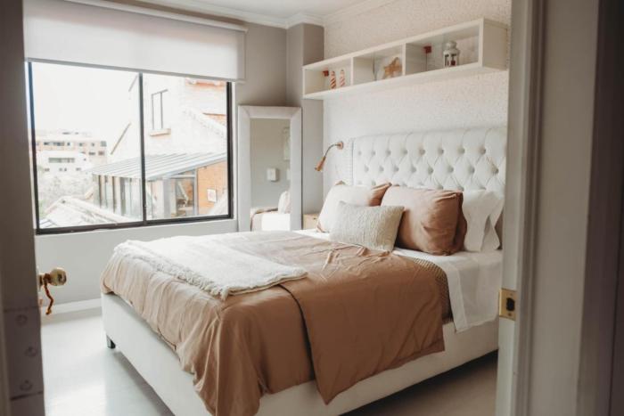 Top floor 3 bedroom apartment located 10min away from The Cathedral