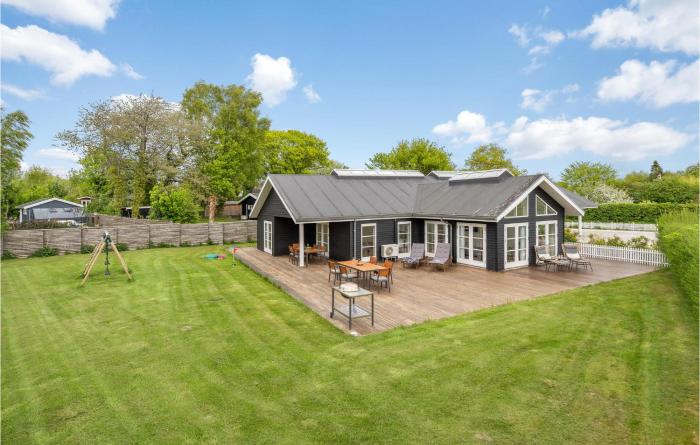 Lovely Home In Rødvig Stevns With Wifi