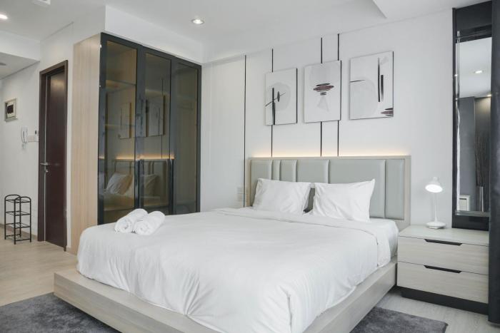 Comfort Studio at Daan Mogot City Apartment By Travelio