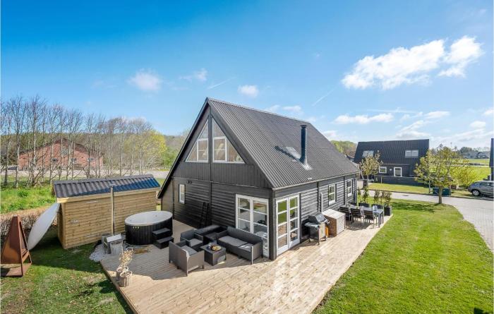 3 Bedroom Beautiful Home In Farsø