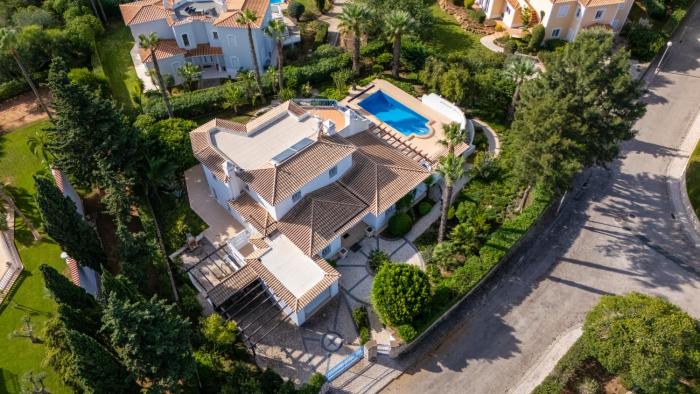 Villa w Pool, Garden, Sea View & Fiber Internet