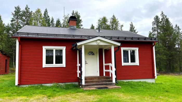 Stuga, lantligt lugnt läge med gott om parkering