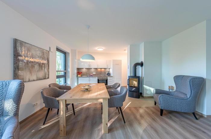 Mantra-Oase - Gemütliches Apartment mit Seeblick, Kamin & Wellness am Krakower See