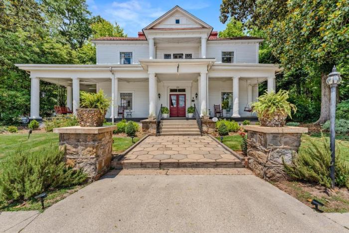 Veranda Historic Inn