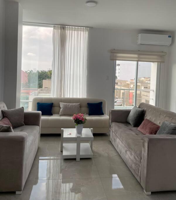 Hermoso apartamento #13 piso 3