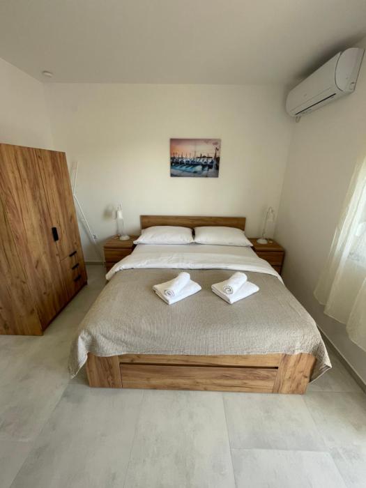 Modern Studio Apartment Tome with Terrace, Free Parking & Wi-Fi, Zadar