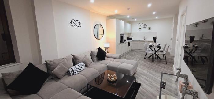 Abbey Corner By Nivaas-Located in the heart of the city centre-5 minute walk to train station-20 minutes to London via train