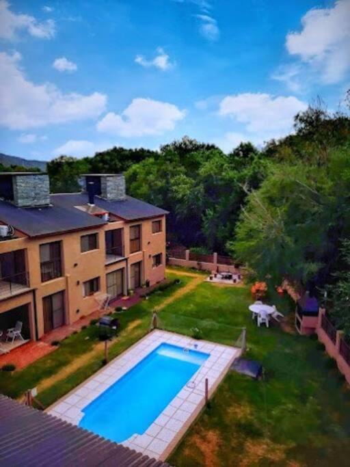 Departamento con pileta y asadores