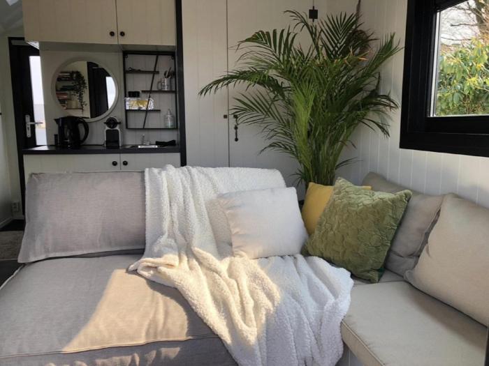 Houseboat in Lathumse Plas with Harbor Views