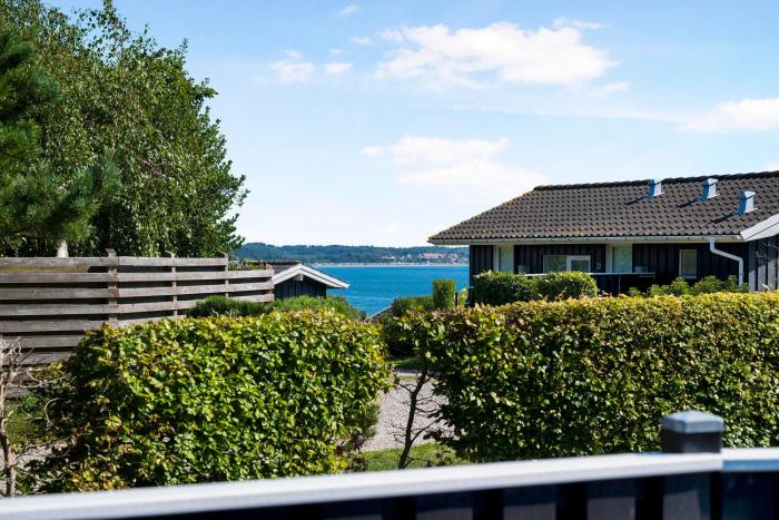 Charming And Well-Kept Holiday Home With Sea Glimpse Near Ebeltoft