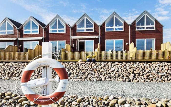 Amazing Home In Glesborg With 2 Bedrooms And Internet