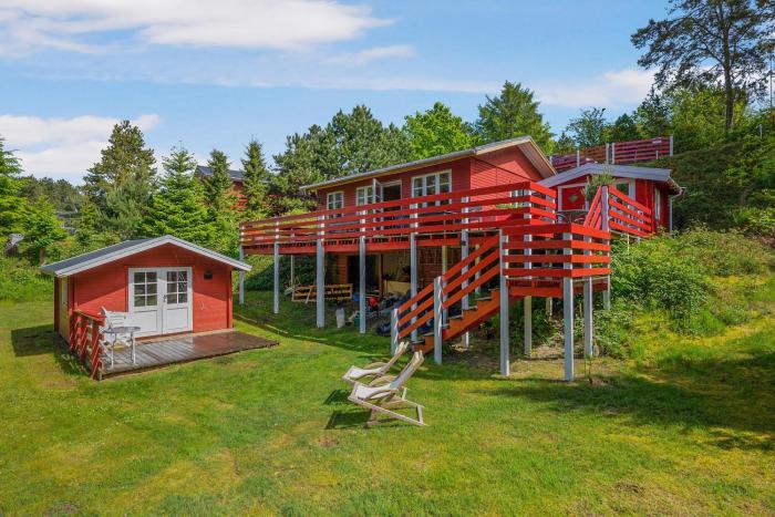 Scenic Forest Retreat Close To Ebeltoft Town Centre, Beaches And Golf Course