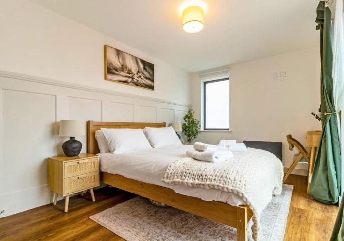 Central 1BD with Free Underground Parking!