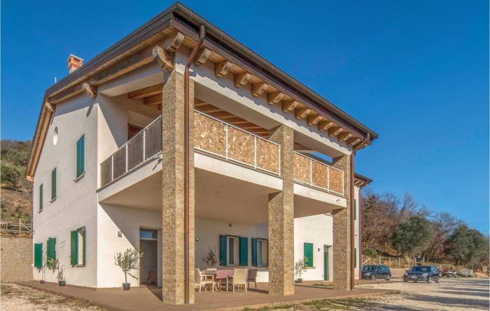 Awesome Apartment In Valnogaredo Pd