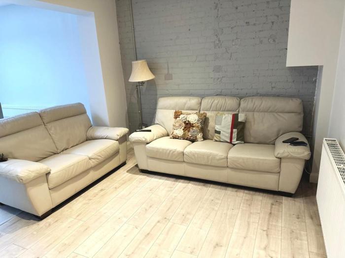 4 Bed House-Garden-Parking-15 min Elizabeth Line