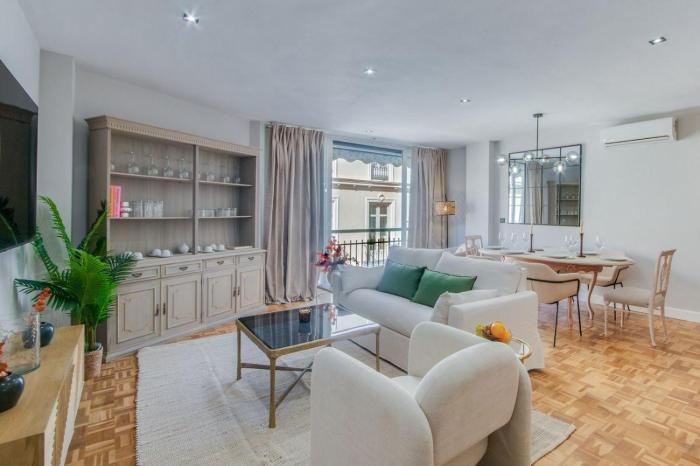 Cervantes Luxury Apartment