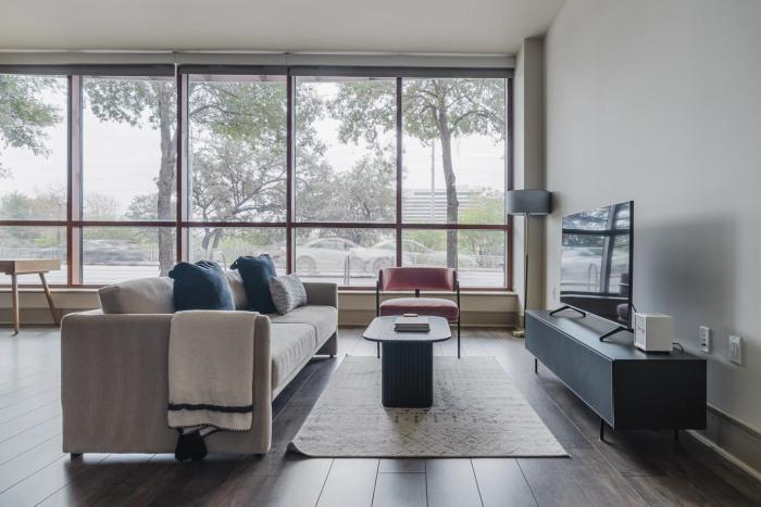 Blueground Downtown 2bd apartment ATX-284