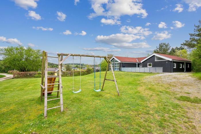 Nice Home In Ebeltoft With 3 Bedrooms, Sauna And Internet