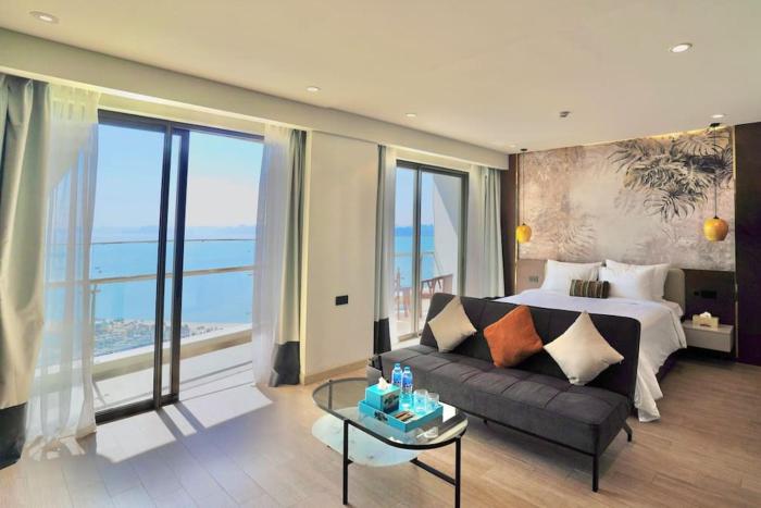 Luxury Beachfront Apartment with Ha Long Bay View