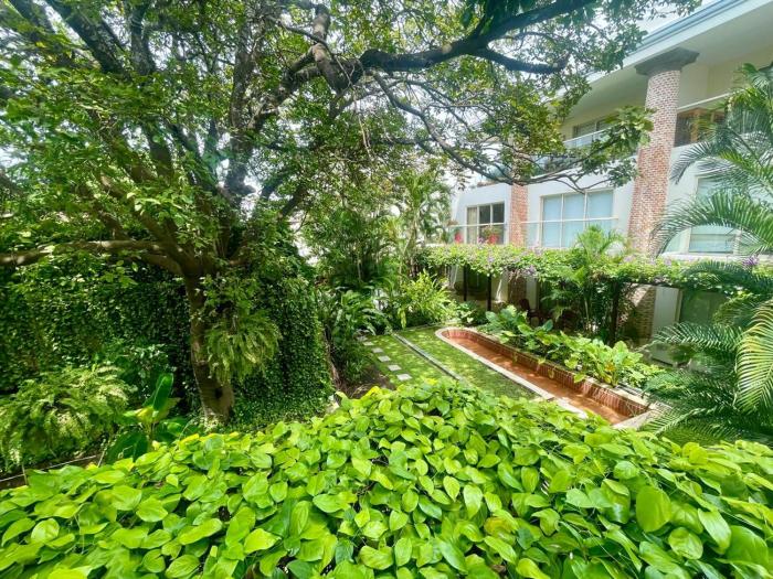 Modern Comfort - Spacious 2BR in Walled City