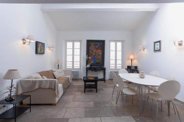 Maison Julia- Triplex avec rooftop terrasse vue sur mer et cathédrale, 10 mins à pieds du palais et plages