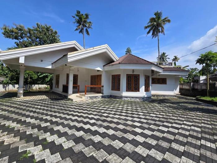 Vallayil House