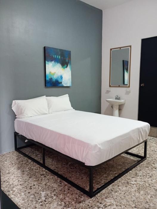 Unidades Privadas con AC-TV-WiFi y Estacionamiento en Centro de MTY