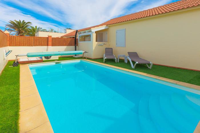 Private villa with heated pool & terrace see view