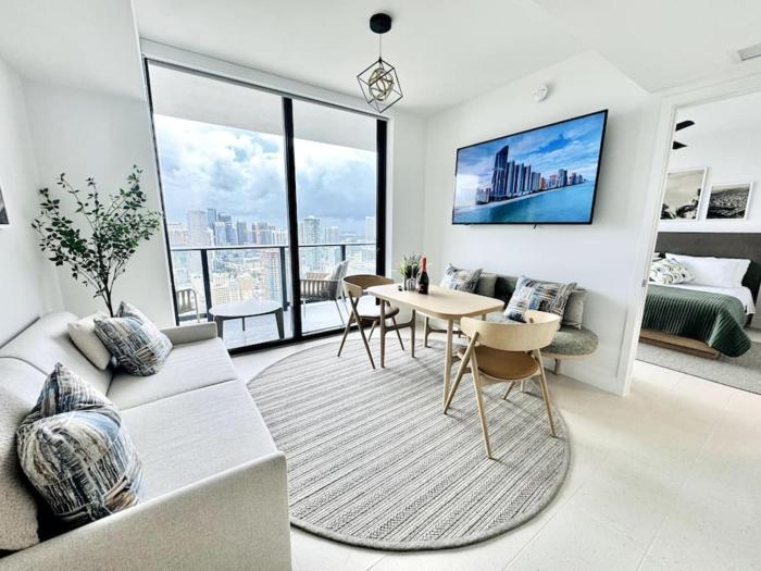 43 Floor Miami 1BD Near Arena