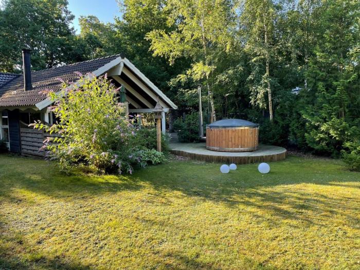 Stunning Home In Rønde With 3 Bedrooms And Wifi
