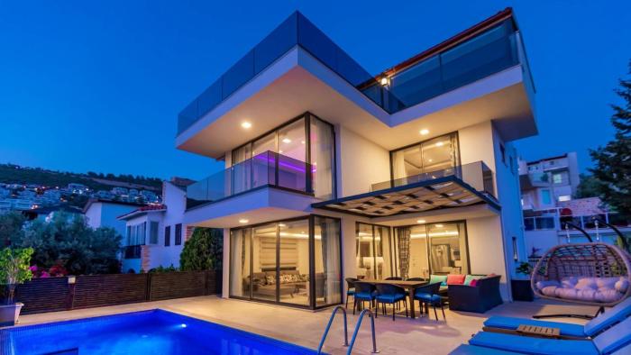 3 Bedroom Luxury Villa just Above Kalamar Beach Club