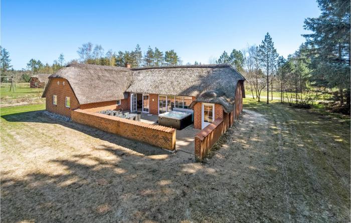 Cozy Home In Ulfborg With Sauna