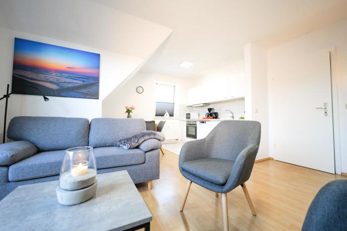 Ferienwohnung Meerfarbig Zingst - HAUSTIERFREI -Balkon - Glasfaser - Parkplatz - Fahrradschuppen - zentral&ruhig - E-Ladesäule - Waschtrockner - Nichtraucher